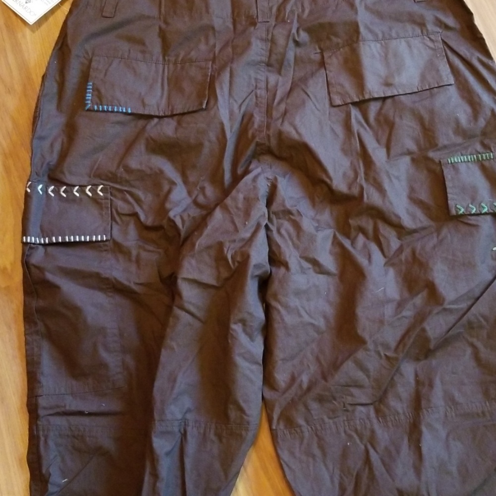 Embroidered Capris - Picture 3 of 5